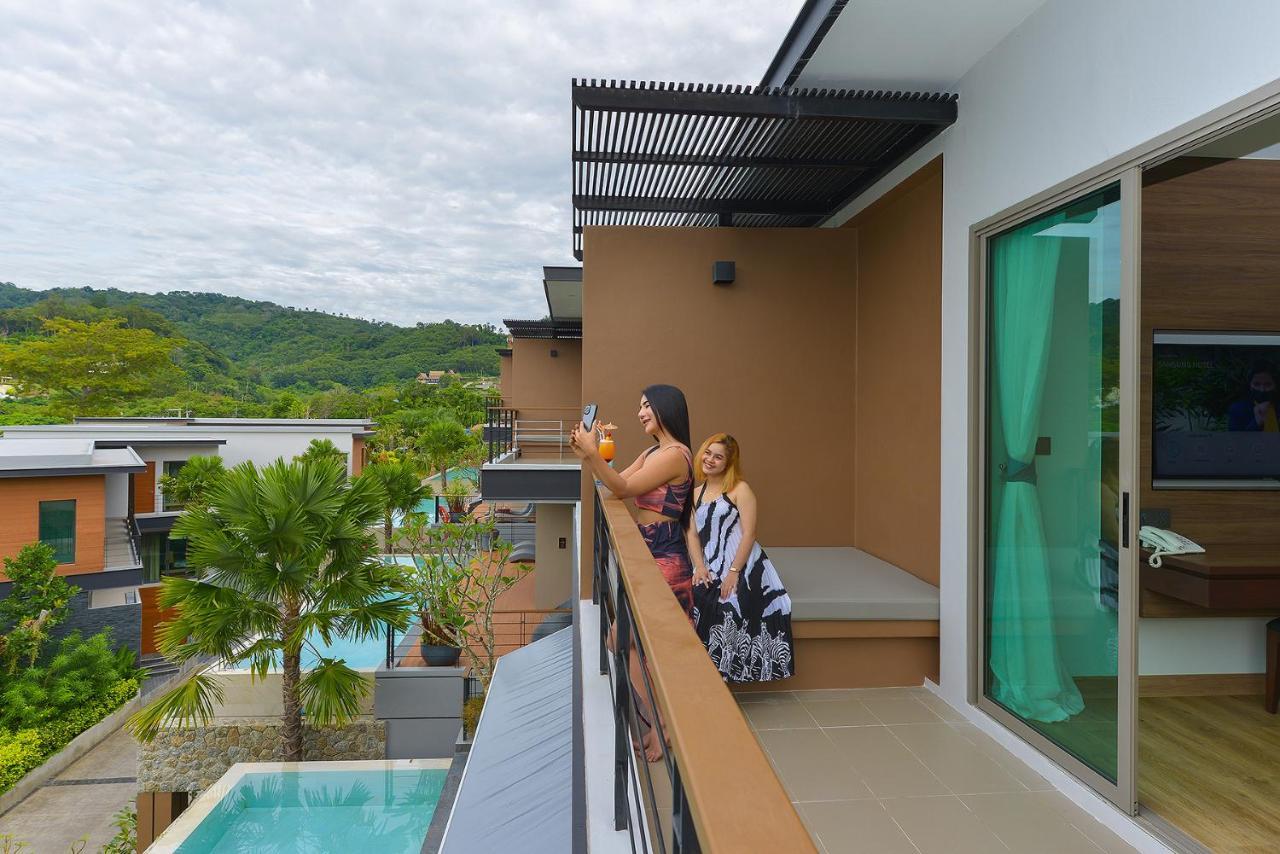 Le Resort And Villas Rawai Ngoại thất bức ảnh A balcony