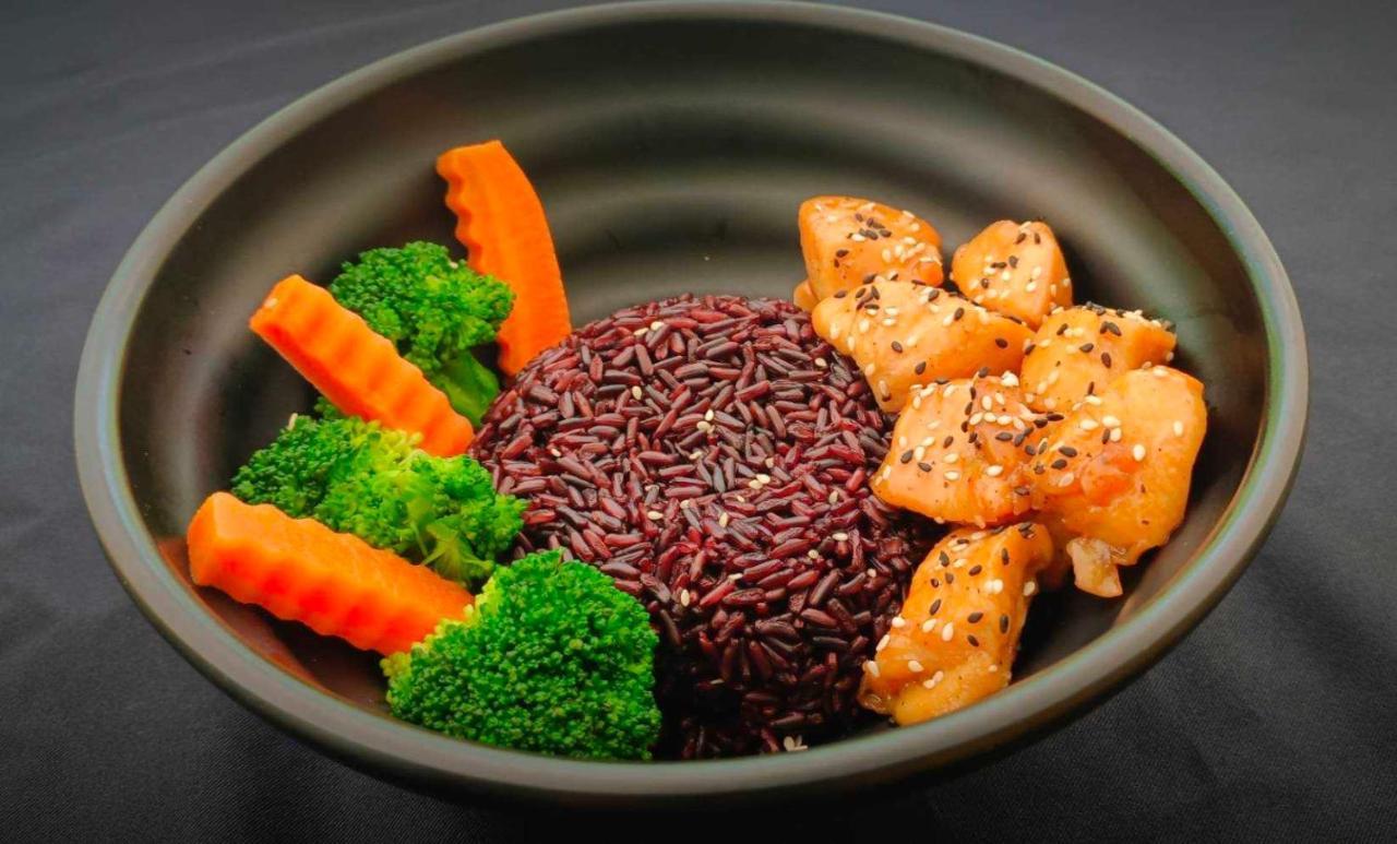 Le Resort And Villas Rawai Ngoại thất bức ảnh Black rice with salmon