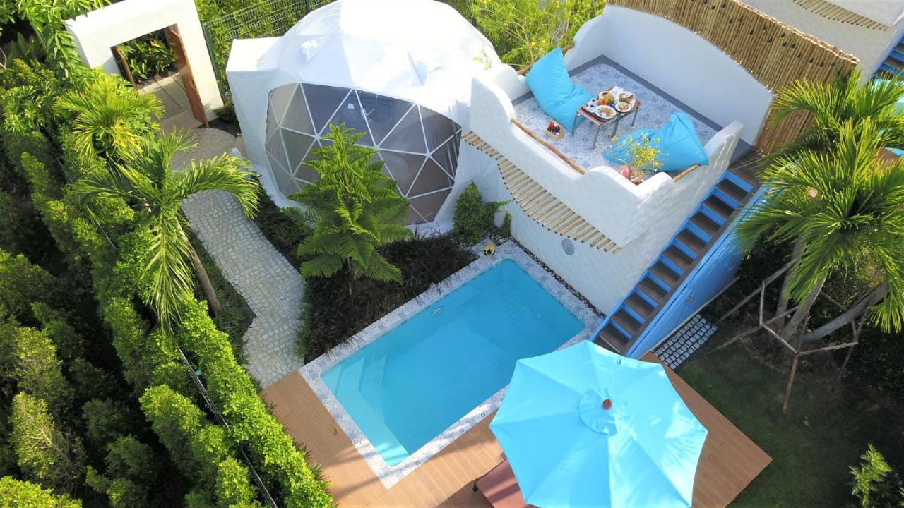Le Resort And Villas Rawai Ngoại thất bức ảnh A dome with a swimming pool