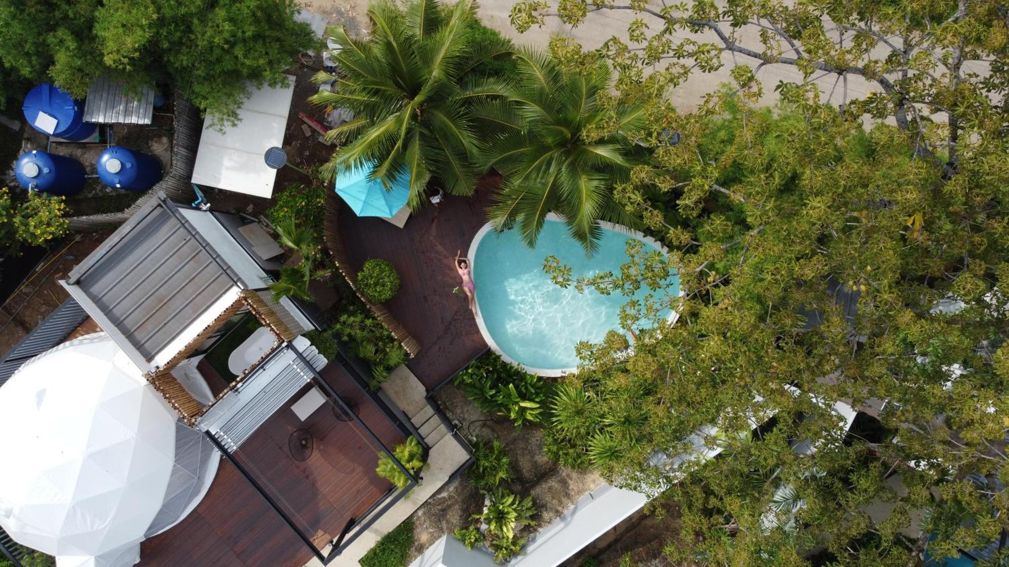 Le Resort And Villas Rawai Ngoại thất bức ảnh Aerial view of the pool at the hotel