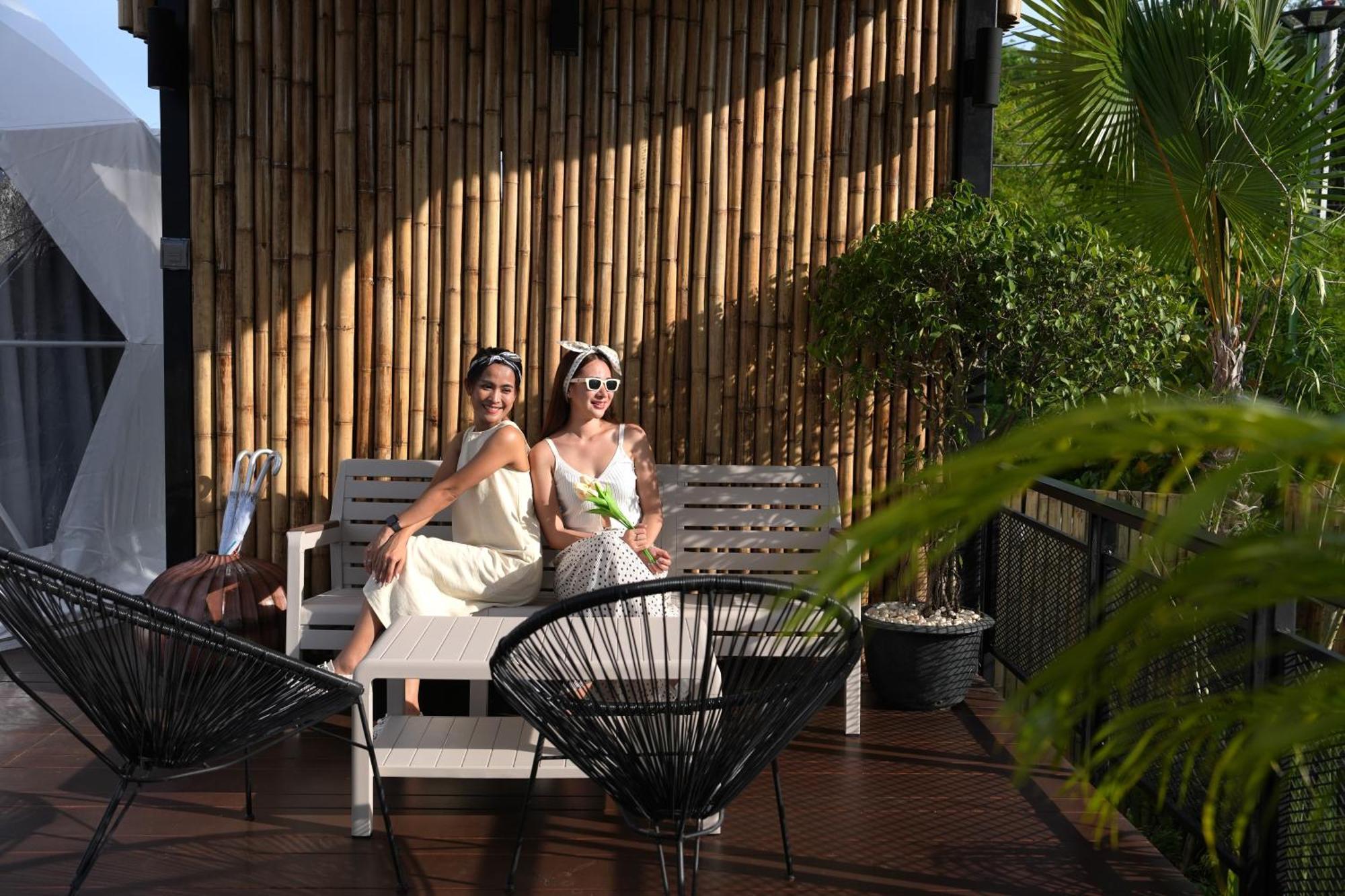 Le Resort And Villas Rawai Ngoại thất bức ảnh A lesbian wedding in Cancun, Mexico
