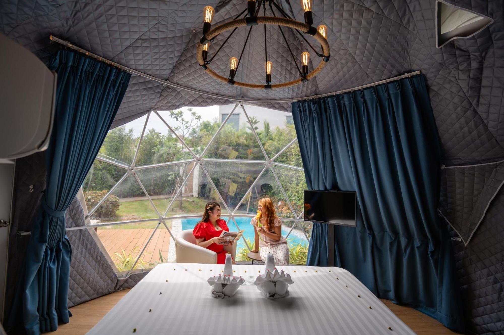 Le Resort And Villas Rawai Ngoại thất bức ảnh The interior of a Geodesic Dome