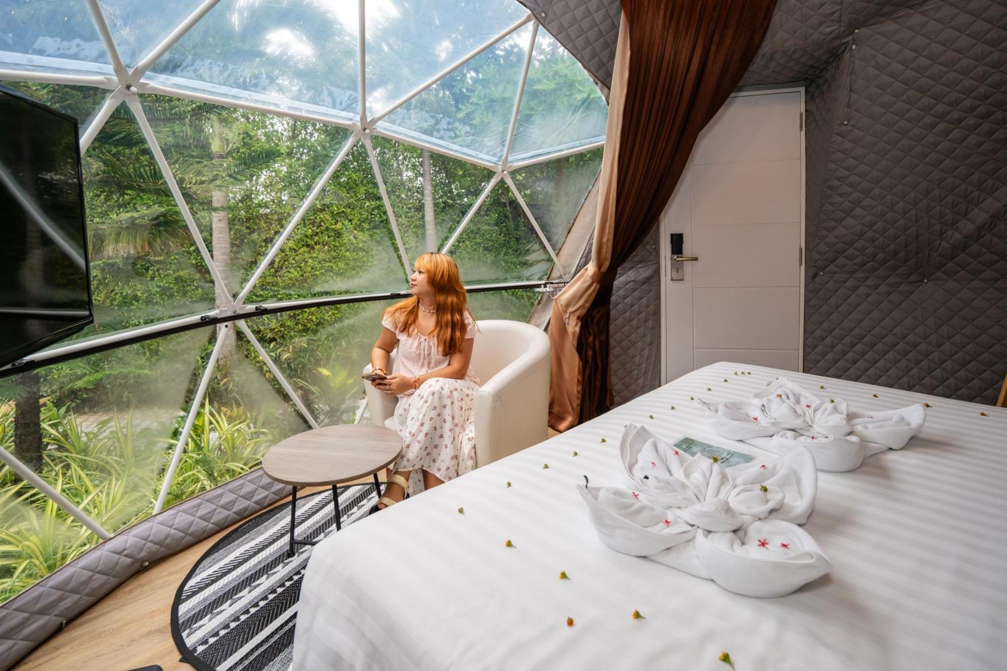 Le Resort And Villas Rawai Ngoại thất bức ảnh The interior of a glass dome