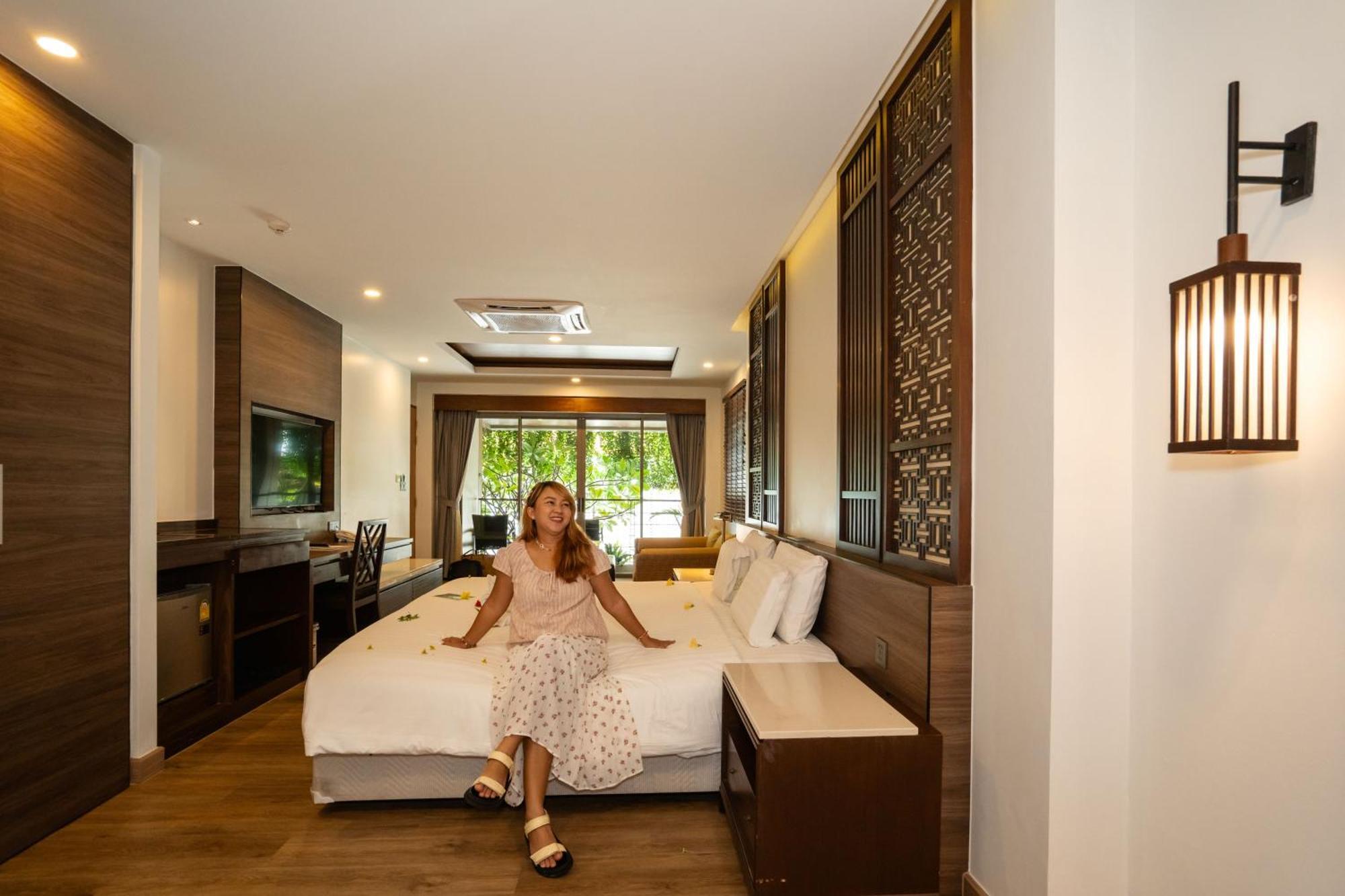 Le Resort And Villas Rawai Ngoại thất bức ảnh A guest at the hotel
