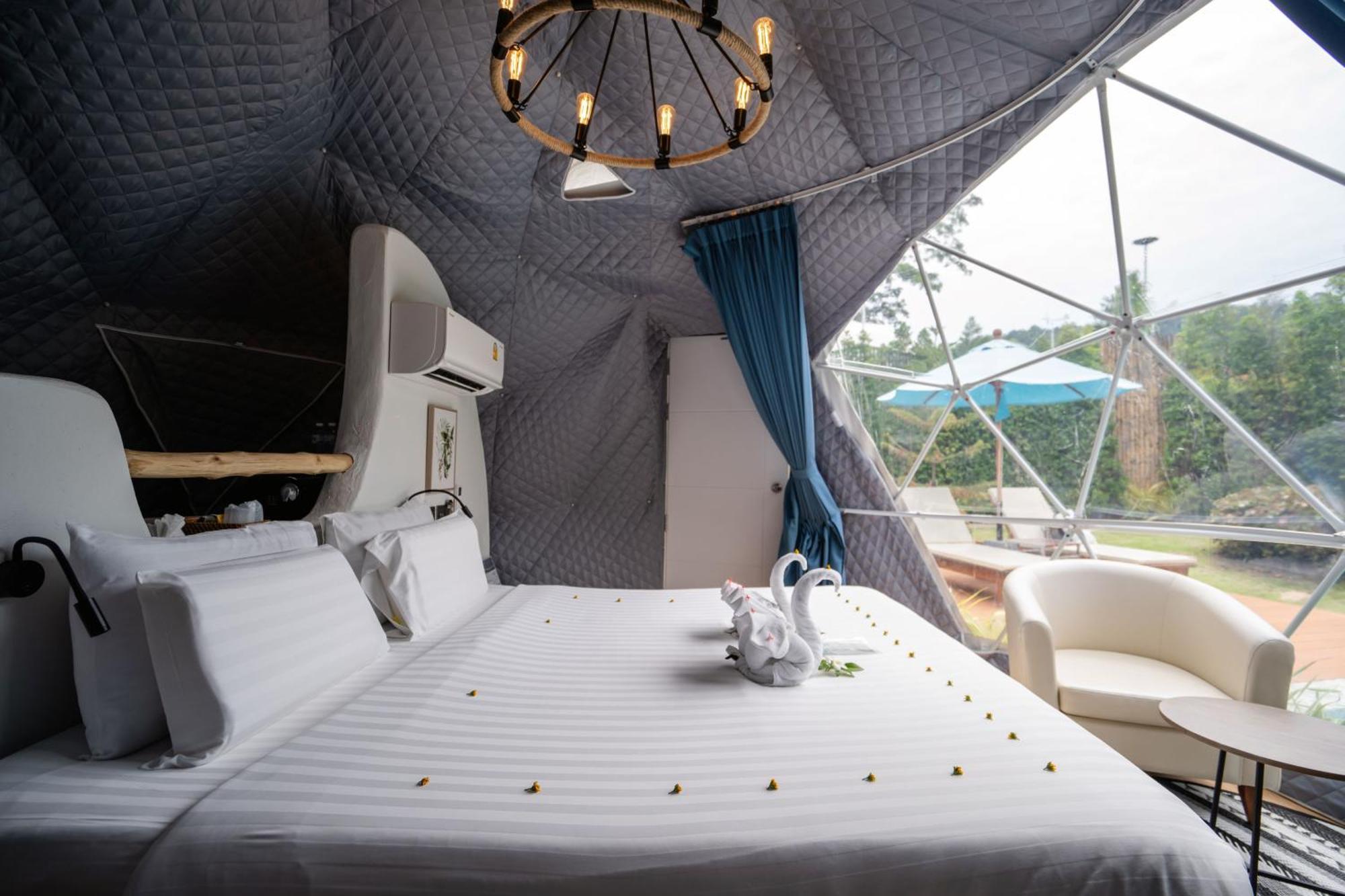 Le Resort And Villas Rawai Ngoại thất bức ảnh Interior of a glass dome